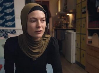 Φοιτήτριες δέχθηκαν να ζήσουν σε δομή με 125 πρόσφυγες για να «βοηθήσουν την ένταξή τους» και έπεσαν θύματα βιασμού