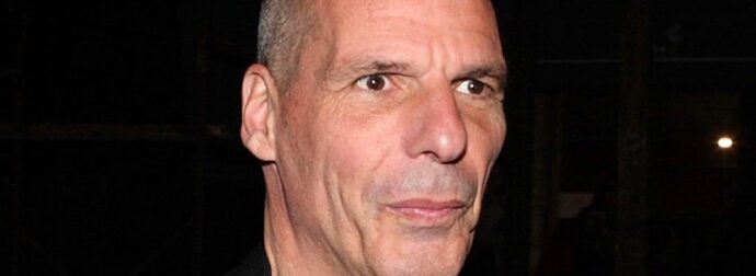 Αστυνομία στο σπίτι του Γιάνη Βαρουφάκη – Κλήθηκε σε προκαταρκτική εξέταση