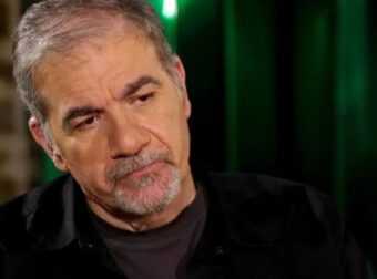 Συγκλονίζει ο Δημήτρης Σταρόβας: «Ο βιολογικός μου πατέρας εγκατέλειψε τη μαμά μου όταν ήταν έγκυος, ήμασταν η π…άνα με το εξώγαμο»