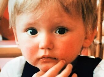 Η μητέρα του μικρού Μπεν που εξαφανίσθηκε στην Κω αποκαλύπτει 35 χρόνια μετά τι πιστεύει ότι συνέβη