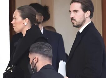 Διακριτική και κομψή η Νίνα Φλορ: Οι ελίτ γόβες της είναι η νούμερο ένα τάση