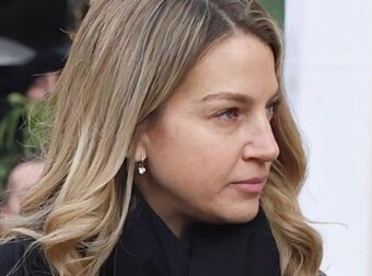 Χρυσή Βαρδινογιάννη: Το φόρεμα με κλασικό κόψιμο από την μάρκα που λατρεύει η Κέιτ Μίντλετον
