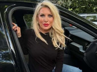 Ούρες στα νυχάδικα: H Ελένη Μενεγάκη έκανε το χρώμα της σεζόν και όλες τρέχουν να το κάνουν