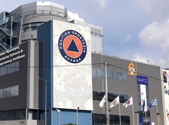 «Καθίστε στον δρόμο χωρίς να ξαπλώσετε» – Οι οδηγίες της Πολιτικής Προστασίας για την κακοκαιρία