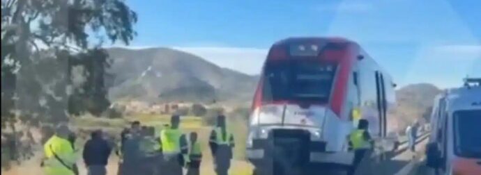 Νέο σιδηροδρομικό ατύχημα στην Ισπανία – Τρένο συγκρούστηκε με γερανό