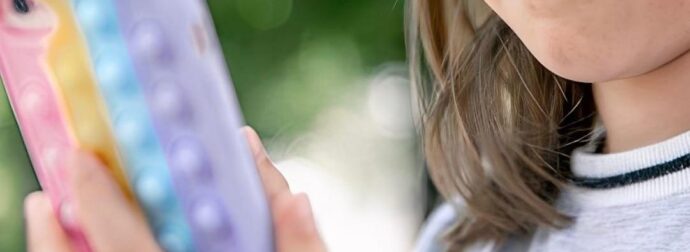 10 σημάδια ότι το παιδί είναι πολλές ώρες σε οθόνη – Τι λέει η παιδίατρος