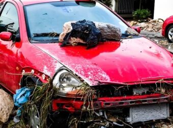 Έπαθε ζημιά το αυτοκίνητο από τη βροχή – Ποιος θα την πληρώσει, πώς θα αποζημιωθείς