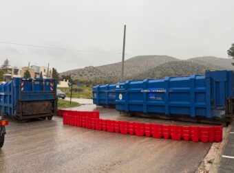 Άνω Γλυφάδα: Κοντέινερ για τον περιορισμό του νερού από τον Δήμο στην οδό Μετσόβου