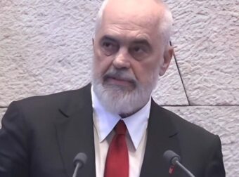 Έντι Ράμα: «Είμαι Καθολικός, η γυναίκα μου Μουσουλμάνα, τα δύο παιδιά μας Ορθόδοξα, το μικρότερο μπορεί να γίνει Ιουδαίος»