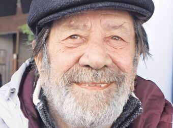 Πώς είναι σήμερα στα 90 ο ηθοποιός που έπαιξε σε δεκάδες ελληνικές ταινίες