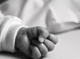 Τραγωδία στην Καλλιθέα: Νεκρό βρέφος 7 ημερών – Γιατί το πήγαν αρχικά σε κτηνιατρείο