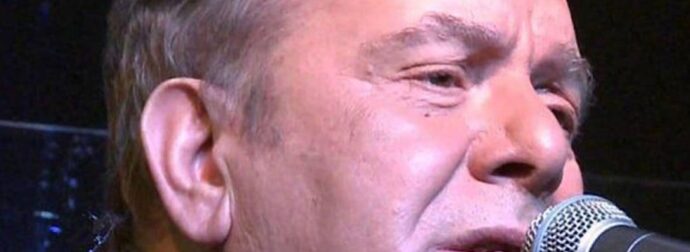 Μανώλης Μητσιάς: Ανακοίνωσε ότι αποχωρεί από το τραγούδι