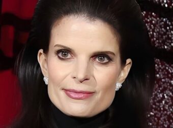 Αγνώριστη η Αθηνά Ωνάση με τεpάστια μακριά χέρια – Που εμφανίστηκε 