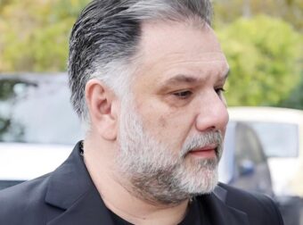 Πέθανε η μητέρα του Γρηγόρη Αρναούτογλου: – «Ταλαιπωρήθηκες πολύ» γράφει ο παρουσιαστής στη σπαρακτική του ανάρτηση