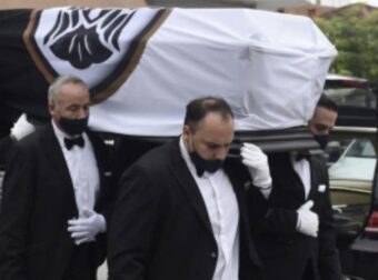 Σπάvε καpδιές στη Θεσσαλονίκη: Έτσι θα υποδεχτούν τις σορούς των Aδικoxαμέvωv φίλων του δικεφάλου