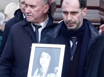 Ο ανατριχιαστικός επικήδειος του γιου της Αγάπης Μπουνόβα – «Μαμά…»