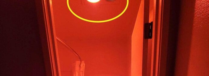 Γιατί πρέπει να ανάβετε το φως του μπάνιου όταν κοιμάστε σε ξενοδοχείο