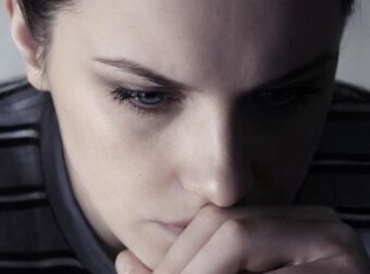 Κóβоντας τους οικογενειακούς δεσμούς: 10 λóγοι για τους οποίους απομακρύνονται οι συγγενεiς