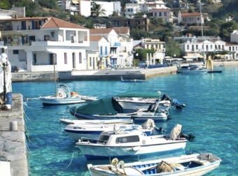 Θα άφηνες την Αθήνα για να ζήσεις για πάντα σε ένα νησί;