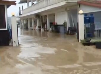 Λάρισα: Η θάλασσα έγινε ένα με τη στεριά – Πλημμύρες σε δρόμους και αγροτικές εκτάσεις