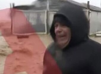 Παντοπώλης ξέσπασε σε κλάματα βλέποντας την περιουσία του να καταστρέφεται από την κακοκαιρία