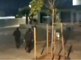 Ο Ρουβίκωνας χτύπησε… λάθος εταιρεία στο Μενίδι: Νόμιζαν ότι είναι η «Βιολάντα» και έσπασαν άλλη τζαμαρία