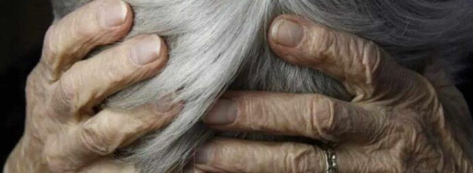 Βόλος: Έπιασε από τον λαιμό την μητέρα του, την πέταξε στο έδαφος και απειλούσε να την σκοτώσει