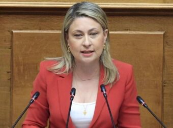 Η Χριστίνα Αλεξοπούλου ζήτησε συγγνώμη για τη φράση «το τζάμπα πέθανε»: «Δεν αναφερόμουν στους εκπαιδευτικούς»