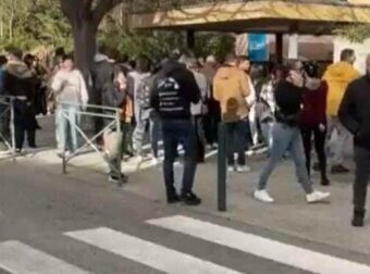 ΣΟΚ: 15χρονος μαxαίpωσε την καθηγήτριά του την ώρα του μαθήματος