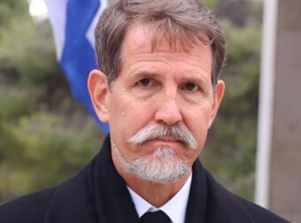 Παύλος Ντε Γκρες για συνεργασία με Καρυστιανού: «Ούτε μία στο εκατομμύριο»