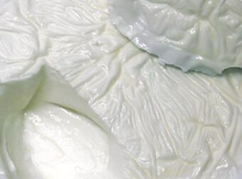 Τι ώρα να τρώτε γιαούρτι για καλύτερη υγεία… του εντέρου και πιο πολλά χρόνια ζωής