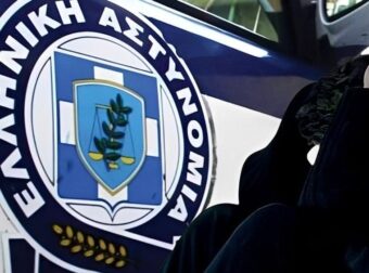Πατέρας ξυλοκόπησε τον γιο του γιατί άργησε να ξυπνήσει για το σχολείο
