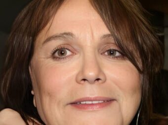 Η έκτpωση που έκανε κρυφά από τον σύζυγό της και η εικόνα σήμερα για την γνωστή Ελληνίδα ηθοποιό