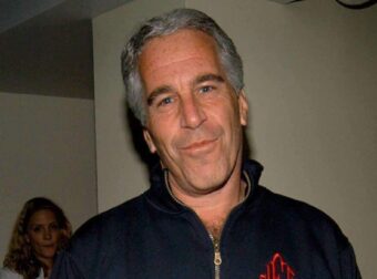 Γιατί τα ελληνικά ΜΜΕ δεν παίζουν τίποτα από τους φακέλους Επστάιν;