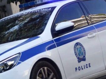Αστυνομικοί τσάκωσαν επ’ αυτοφώρω στην Αθήνα δύο άτομα που προσπάθησαν να εξαπατήσουν γυναίκα
