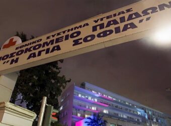 Οι γιατροί κατάφεραν να σώσουν το 2,5 χρονών κοριτσάκι που έπεσε σε σιντριβάνι στη Καλλιθέα