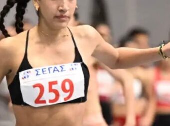 Η κόρη του Κώστα Μπακογιάννη, Δανάη – Θεοδώρα, έκανε πανελλήνιο ρεκόρ Κ18 στα 60 μ. εμπόδια