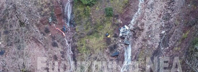 «Πάγωσαν» οι Αστυνομικοί: Αυτοκίνητο έπεσε σε γκρεμό 300 μέτρων και όταν το πλησίασαν είδαν μέσα τον οδηγό νεκρό, γuμνό και ακέφαλο