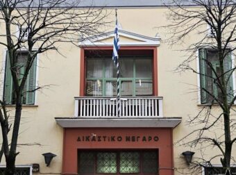 Μητέρα εγκατέλειψε στα δικαστήρια το 9,5 ετών παιδί της με αυτισμό μετά από απόφαση για την επιμέλειά του