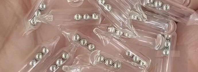 Ένα πακέτο έφτασε για μένα: μικροί γυάλινοι σωλήνες με 3 μικροσκοπικές μπίλιες μέσα. Δεν το παρήγγειλα και δεν έχω ιδέα σε τι χρησιμεύουν