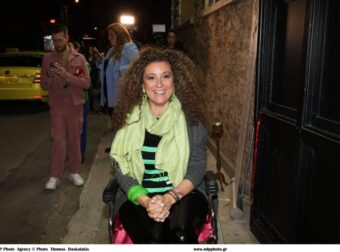 Κατερίνα Βρανά: Η γυναίκα που γέλασε στον θάνατο και σπάει τα ταμπού της αναπηρίας