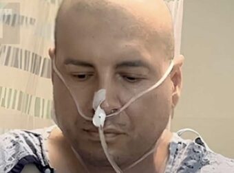 Ένας άνδρας που διαγνώστηκε με καρκίνο του οισοφάγου αποκαλύπτει το πρώτο σύμπτωμα που παρατήρησε και το οποίο αγνόησαν οι γιατροί