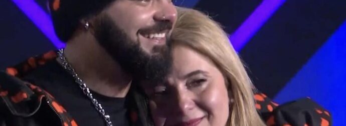 Συγκίνησε η εμφάνιση της μητέρας του Ακύλα στον εθνικό τελικό της Eurovision