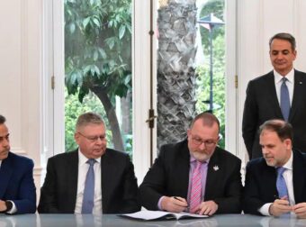 Μπήκαν οι υπογραφές της Ελλάδας με τη Chevron για την αξιοποίηση των υδρογονανθράκων