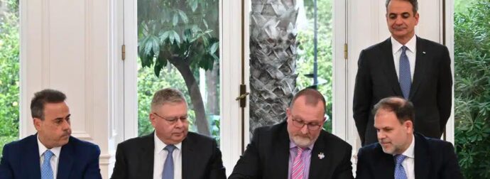 Μπήκαν οι υπογραφές της Ελλάδας με τη Chevron για την αξιοποίηση των υδρογονανθράκων