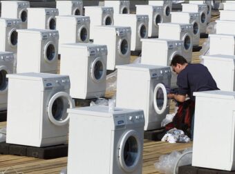 Iστορική απόφαση: Η Γαλλία ποινικοποιεί την προγραμματισμένη απαξίωση