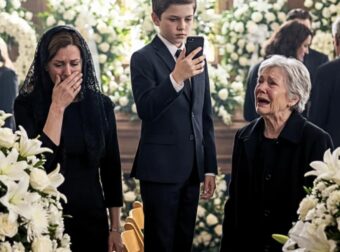 Έφτασα στην κηδεία της εγκύου κόρης μου και είδα τον άντρα της να μπαίνει γελώντας με άλλη γυναίκα· εκείνη μου ψιθύρισε «Μάλλον κέρδισα», αλλά ο δικηγόρος ζήτησε σιωπή για να διαβάσει τη διαθήκη… και όλοι πάγωσαν