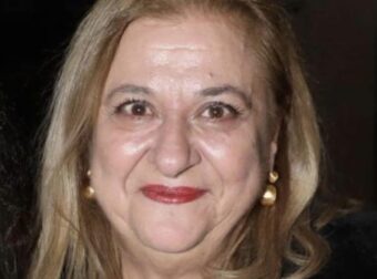 Μητέρα και κόρη μαζί: Η Ελισάβετ Κωνσταντινίδου στηρίζει τη Μαρία Χάνου στην πρεμιέρα της παράστασής της