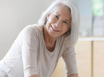 Στα 72 της νιώθει 30 χρόνια νεότερη – Η άσκηση που έκανε τη διαφορά