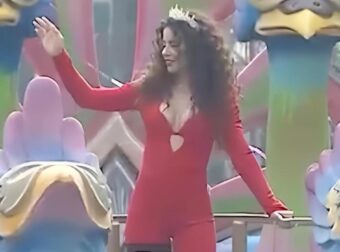 Πασίγνωστη καλλονή Ελληνίδα τραγουδίστρια έγινε βασίλισσα του καρναβαλιού και πpοκάλεσε εγκε:φαλικά